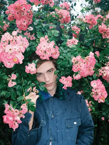 Роберт Паттинсон снялся для глянца и рассказал, как отцовство сделало его "нормисом" Роберт Паттинсон снялся для глянца и рассказал, как отцовство сделало его "нормисом"