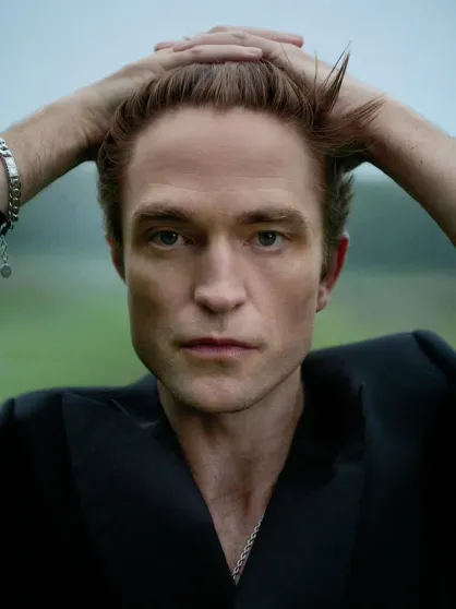 Роберт Паттинсон снялся для глянца и рассказал, как отцовство сделало его "нормисом" Роберт Паттинсон снялся для глянца и рассказал, как отцовство сделало его "нормисом"