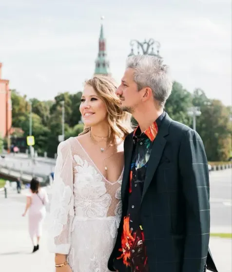 "Сегодня мы такие же счастливые". Константин Богомолов поздравил Ксению Собчак с годовщиной свадьбы "Сегодня мы такие же счастливые". Константин Богомолов поздравил Ксению Собчак с годовщиной свадьбы