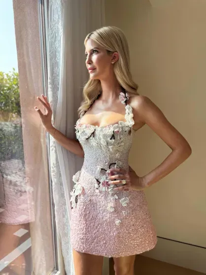 Семья Кардашьян, Леонардо Ди Каприо с девушкой и Иванка Трамп на предсвадебной вечеринке Джеффа Безоса и Лорен Санчес Семья Кардашьян, Леонардо Ди Каприо с девушкой и Иванка Трамп на предсвадебной вечеринке Джеффа Безоса и Лорен Санчес