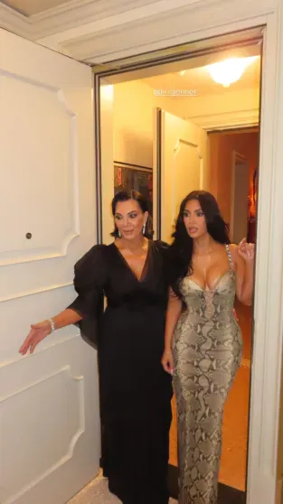 Семья Кардашьян, Леонардо Ди Каприо с девушкой и Иванка Трамп на предсвадебной вечеринке Джеффа Безоса и Лорен Санчес Семья Кардашьян, Леонардо Ди Каприо с девушкой и Иванка Трамп на предсвадебной вечеринке Джеффа Безоса и Лорен Санчес