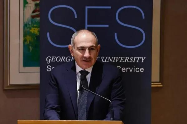 "Сначала мужики говорят, что у них нет депрессии, а потом слушают Земфиру*". Премьер-министр Армении Никол Пашинян стал героем мемов "Сначала мужики говорят, что у них нет депрессии, а потом слушают Земфиру*". Премьер-министр Армении Никол Пашинян стал героем мемов