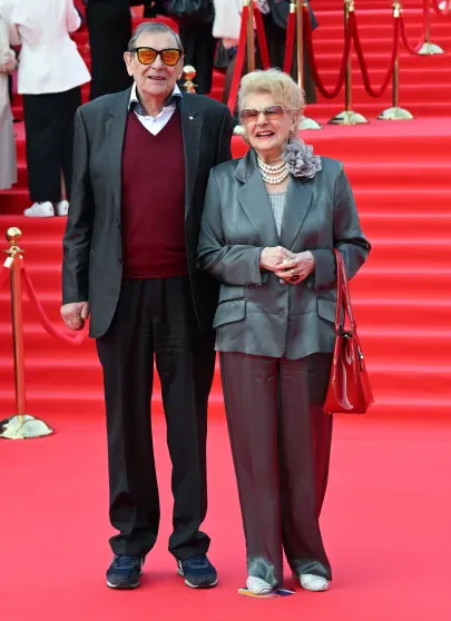 Софья Синицына с дочерью, Юлия Хлынина, Алексей Учитель, Елена Подкаминская на открытии ММКФ Софья Синицына с дочерью, Юлия Хлынина, Алексей Учитель, Елена Подкаминская на открытии ММКФ