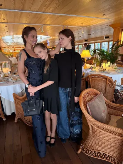 Совладелец сети "585" Антон Петров отметил 10-ю годовщину свадьбы с дочерью депутата, к которой ушёл от беременной МакSим