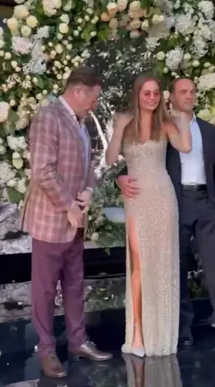 Совладелец сети "585" Антон Петров отметил 10-ю годовщину свадьбы с дочерью депутата, к которой ушёл от беременной МакSим