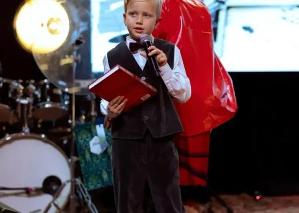 "Спасибо, любимая". Константин Богомолов поделился фотографиями с праздника по случаю своего 50-летния, который организовала Ксения Собчак "Спасибо, любимая". Константин Богомолов поделился фотографиями с праздника по случаю своего 50-летния, который организовала Ксения Собчак