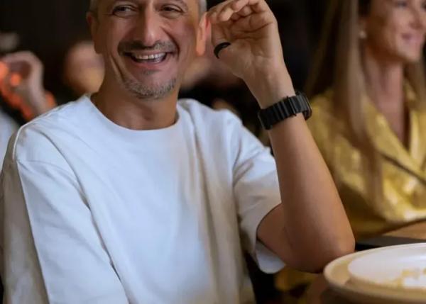 "Спасибо, любимая". Константин Богомолов поделился фотографиями с праздника по случаю своего 50-летния, который организовала Ксения Собчак "Спасибо, любимая". Константин Богомолов поделился фотографиями с праздника по случаю своего 50-летния, который организовала Ксения Собчак