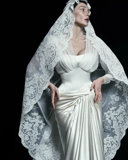 Старинная вилла, запрет на съёмку и два платья невесты: как прошла свадьба Насти Ивлеевой и Филиппа Бегака в Ялте Старинная вилла, запрет на съёмку и два платья невесты: как прошла свадьба Насти Ивлеевой и Филиппа Бегака в Ялте