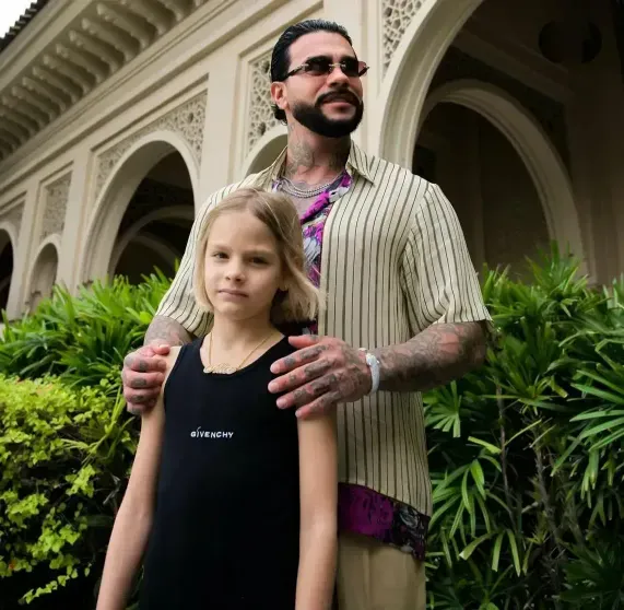 "Так повезло с Алисой". Девушка Тимати Валентина Иванова показала, как его старшая дочь нянчится с новорождённой сестрой "Так повезло с Алисой". Девушка Тимати Валентина Иванова показала, как его старшая дочь нянчится с новорождённой сестрой