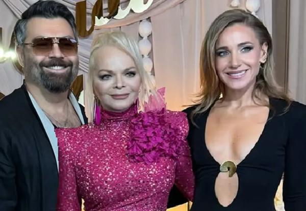 Танцы в стиле латино, многоярусный торт и звёздные гости: Лариса Долина отметила 70-летие Танцы в стиле латино, многоярусный торт и звёздные гости: Лариса Долина отметила 70-летие