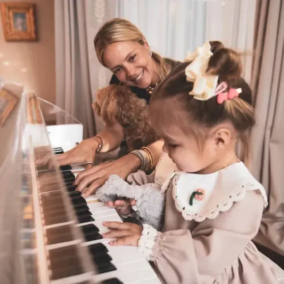 "Ты для того, чтобы идти в театр, а не зад подтирать — это для няни". Жена миллиардера и мать пятерых детей Виктория Манасир рассказала о материнстве, муже и внучке "Ты для того, чтобы идти в театр, а не зад подтирать — это для няни". Жена миллиардера и мать пятерых детей Виктория Манасир рассказала о материнстве, муже и внучке