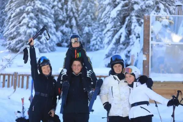 "Ты для того, чтобы идти в театр, а не зад подтирать — это для няни". Жена миллиардера и мать пятерых детей Виктория Манасир рассказала о материнстве, муже и внучке "Ты для того, чтобы идти в театр, а не зад подтирать — это для няни". Жена миллиардера и мать пятерых детей Виктория Манасир рассказала о материнстве, муже и внучке