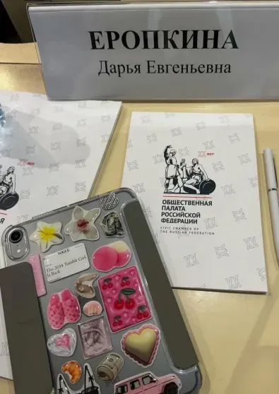 В сети обсуждают встречу Оксаны Самойловой и Инстасамки. Одна "эксплуатирует" детей в блогинге, другая выступает против этого В сети обсуждают встречу Оксаны Самойловой и Инстасамки. Одна "эксплуатирует" детей в блогинге, другая выступает против этого