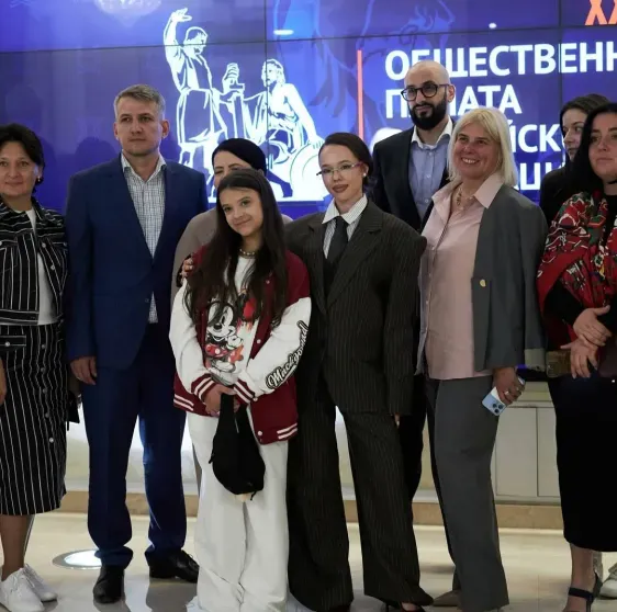 В сети обсуждают встречу Оксаны Самойловой и Инстасамки. Одна "эксплуатирует" детей в блогинге, другая выступает против этого В сети обсуждают встречу Оксаны Самойловой и Инстасамки. Одна "эксплуатирует" детей в блогинге, другая выступает против этого