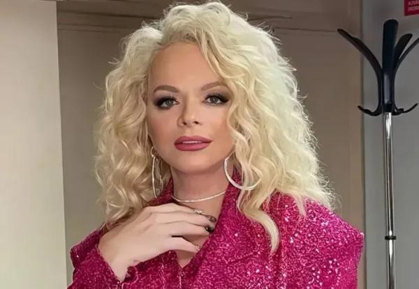 "Все умные понимают, что такую женщину трогать нельзя". Директор Ларисы Долиной и её окружение отреагировали на хейт в адрес певицы "Все умные понимают, что такую женщину трогать нельзя". Директор Ларисы Долиной и её окружение отреагировали на хейт в адрес певицы