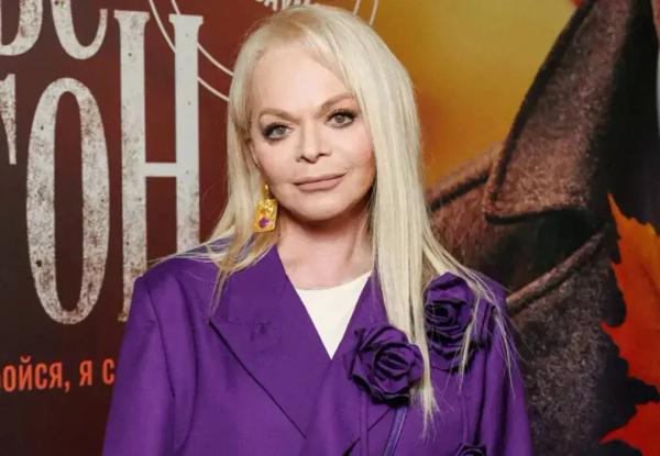 "Все умные понимают, что такую женщину трогать нельзя". Директор Ларисы Долиной и её окружение отреагировали на хейт в адрес певицы "Все умные понимают, что такую женщину трогать нельзя". Директор Ларисы Долиной и её окружение отреагировали на хейт в адрес певицы