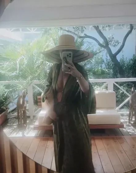 Встреча с Уиллом Смитом, игры в карты и пляжные образы: как Ксения Собчак с сыном и Константин Богомолов отдыхают в Тоскане Встреча с Уиллом Смитом, игры в карты и пляжные образы: как Ксения Собчак с сыном и Константин Богомолов отдыхают в Тоскане