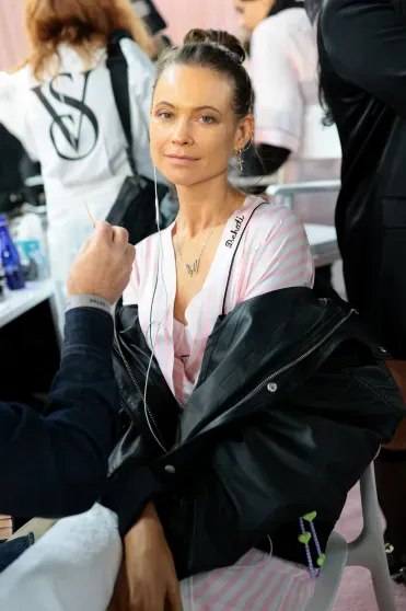 "Выглядит старой и несчастной". В сети обсуждают изменившуюся внешность жены Адама Левина на фоне его многочисленных измен "Выглядит старой и несчастной". В сети обсуждают изменившуюся внешность жены Адама Левина на фоне его многочисленных измен