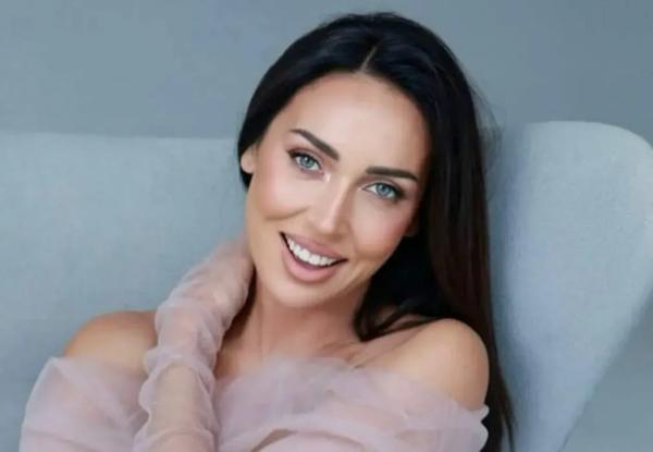 "Заколебали с этой блефаропластикой". Алсу ответила на слухи о пластических операциях "Заколебали с этой блефаропластикой". Алсу ответила на слухи о пластических операциях