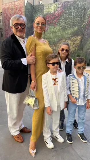 Жена "любовника" Полины Дибровой сломала ему ногу на фоне скандального развода Жена "любовника" Полины Дибровой сломала ему ногу на фоне скандального развода